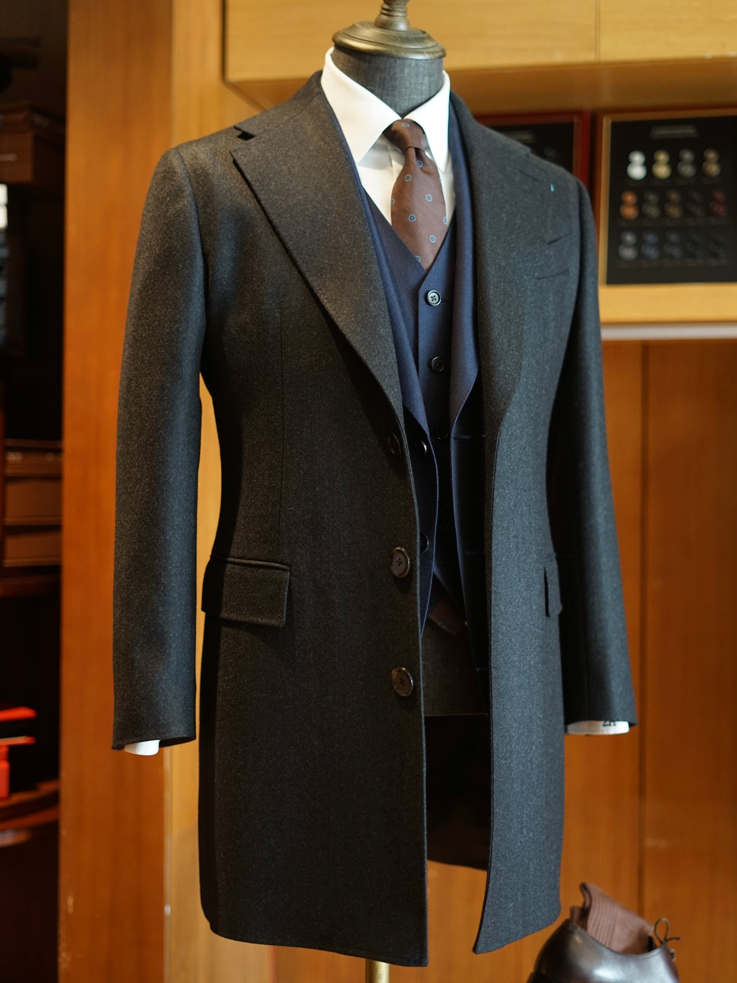 Dormeuil Dark Grey Cashmere-Wool Overcoat – Light Structure