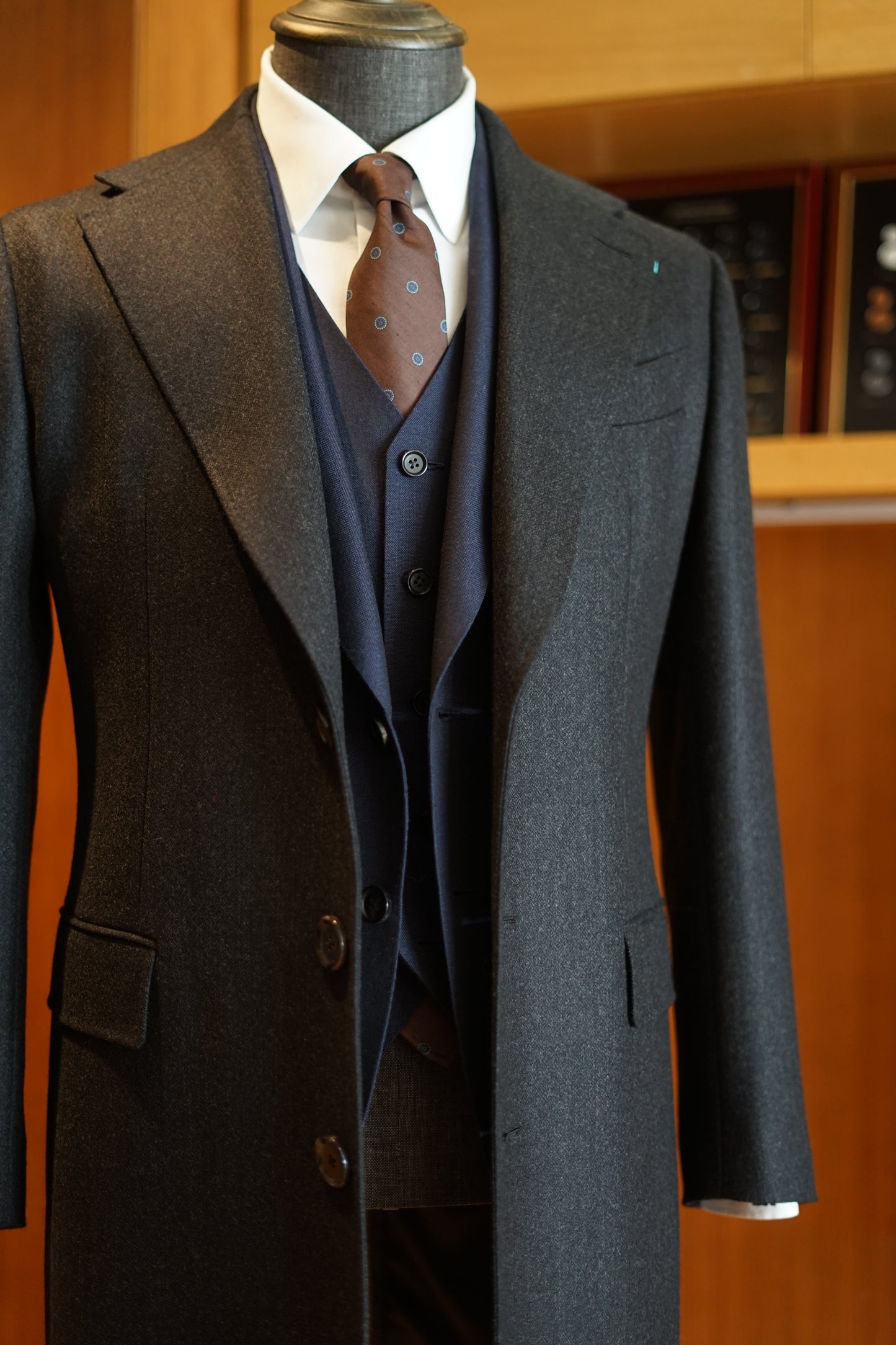 Dormeuil Dark Grey Cashmere-Wool Overcoat – Light Structure